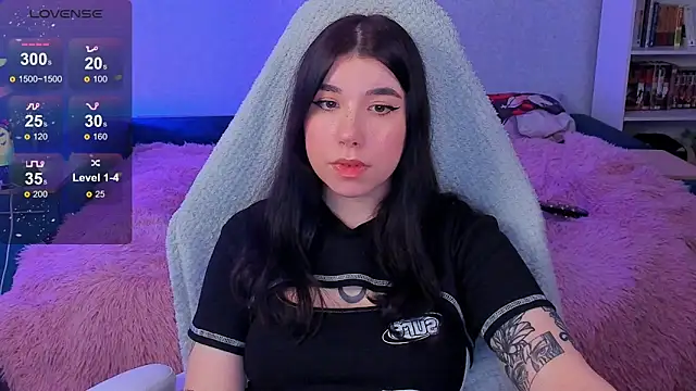 Snapshot of kellyharris chatting on 12.10.24 kellyharris online show from 12.10.24