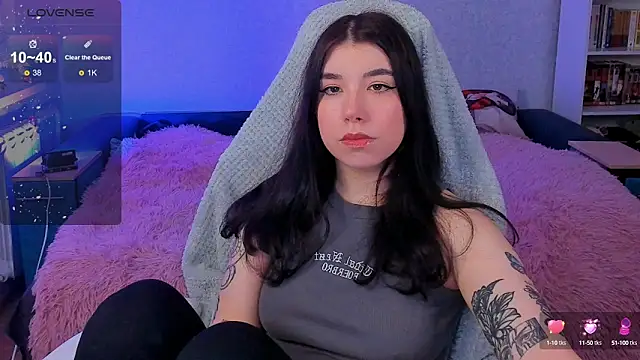 Snapshot of kellyharris chatting on 12.16.24 kellyharris online show from 12.16.24