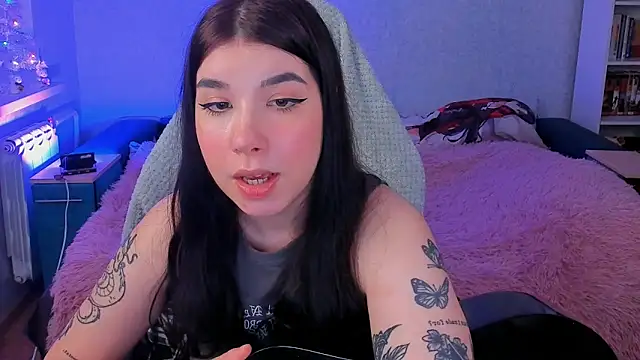 Snapshot of kellyharris chatting on 12.16.24 kellyharris online show from 12.16.24