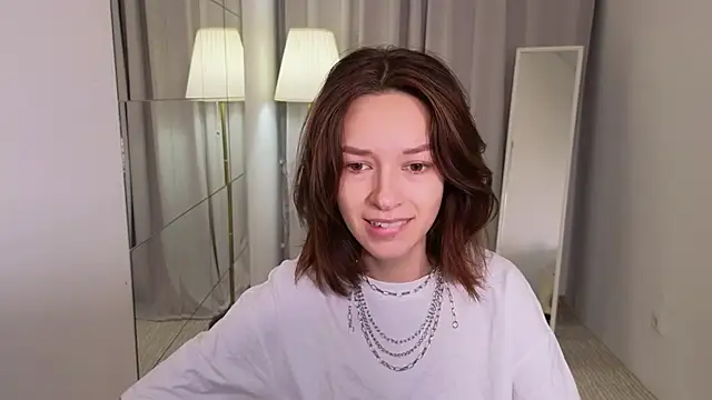 Snapshot of VivianLy_ chatting on 12.20.24 VivianLy online show from 12.20.24