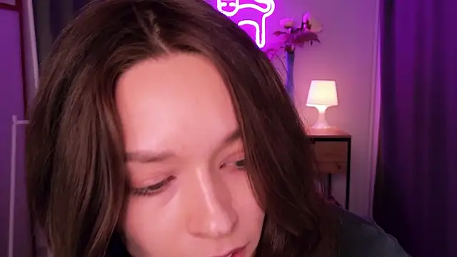 Snapshot of VivianLy_ chatting on 02.16.25 VivianLy online show from 02.16.25