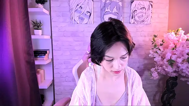 Snapshot of VivianLy_ chatting on 12.20.25 VivianLy online show from 12.20.25