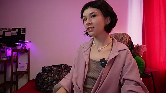 Snapshot of VivianLy_ chatting on 02.15.26 VivianLy online show from 02.15.26