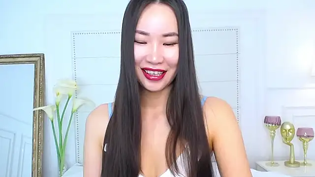 NaomiYuu online show from 12.24.24