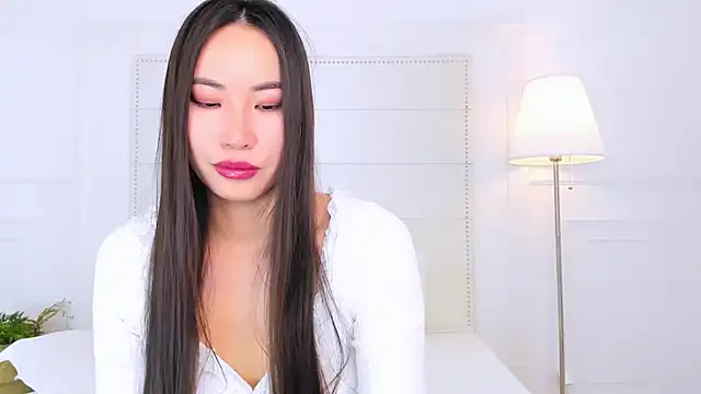 NaomiYuu online show from 12.21.25