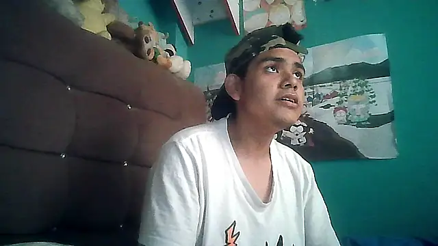 Snapshot of Valesh20 chatting on 10.19.25 Valesh20 online show from 10.19.25