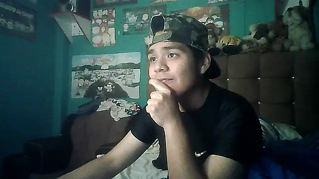 Snapshot of Valesh20 chatting on 11.18.25 Valesh20 online show from 11.18.25