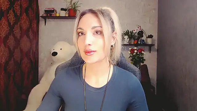 MillaXQueen online show from 03.10.25