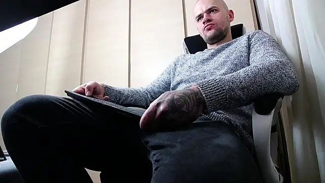 Snapshot of FindomJason chatting on 12.12.24 FindomJason online show from 12.12.24