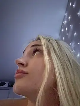 Snapshot of minalawarden chatting on 01.18.25 minalawarden online show from 01.18.25