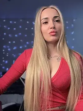 Snapshot of minalawarden chatting on 03.19.25 minalawarden online show from 03.19.25