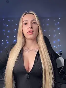 Snapshot of minalawarden chatting on 11.17.25 minalawarden online show from 11.17.25