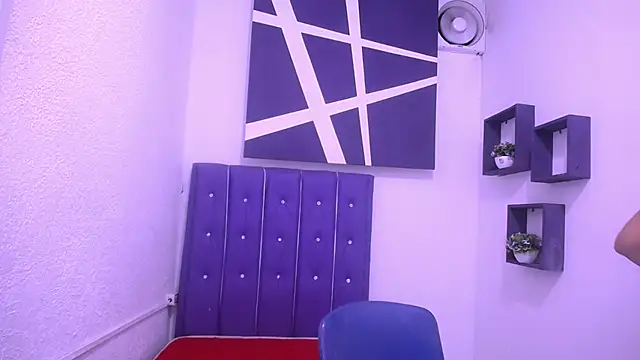 Snapshot of BeautyEyesxo chatting on 02.13.25 BeautyEyesxo online show from 02.13.25