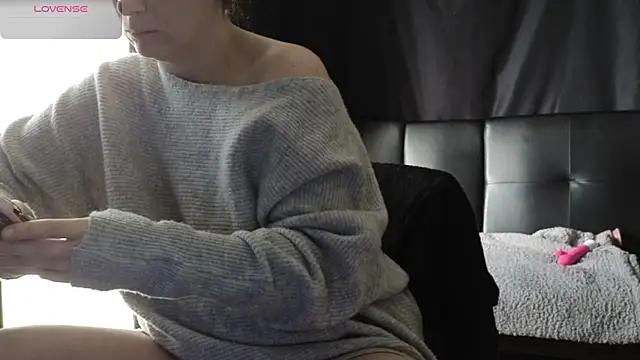 Snapshot of Mia_G0ld chatting on 03.04.26 Mia G0ld online show from 03.04.26