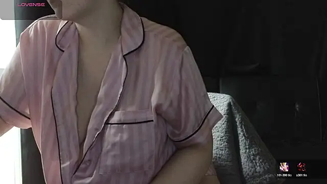 Snapshot of Mia_G0ld chatting on 04.09.26 Mia G0ld online show from 04.09.26