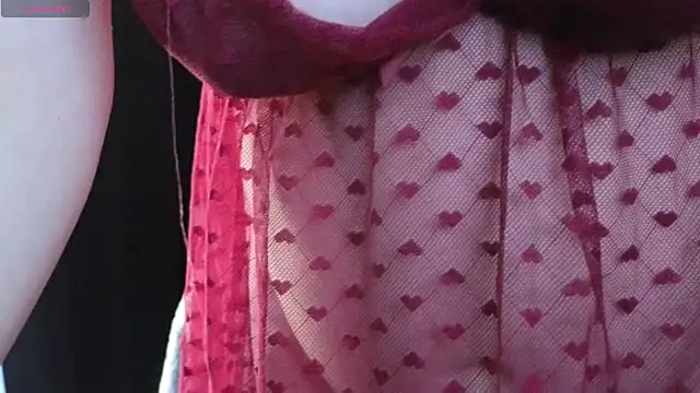 Snapshot of Mia_G0ld chatting on 04.11.26 Mia G0ld online show from 04.11.26