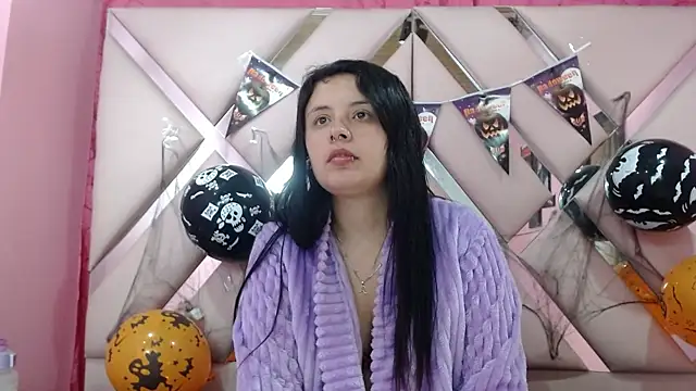 nathaly low1 online show from 10.18.25