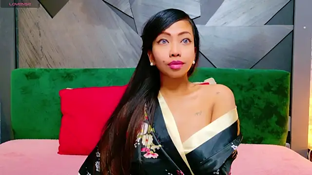 ElyaQuinn online show from 10.10.25