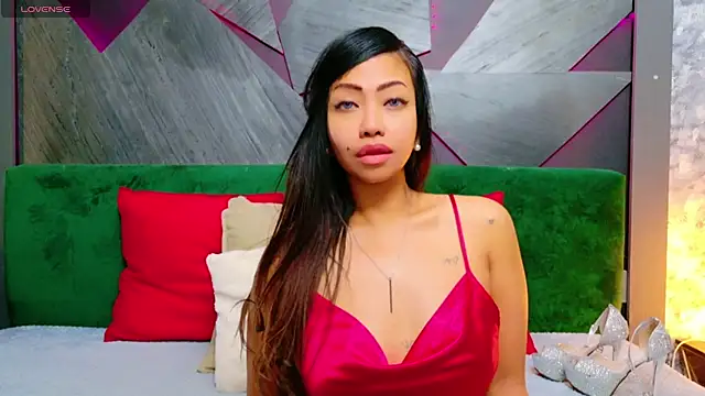 ElyaQuinn online show from 10.29.25