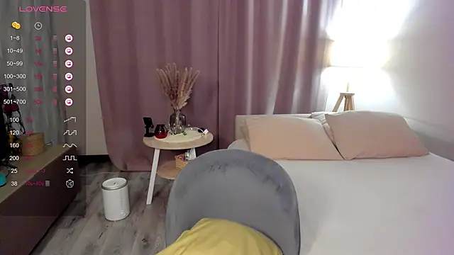 Snapshot of DannaEvan chatting on 02.08.25 DannaEvan online show from 02.08.25