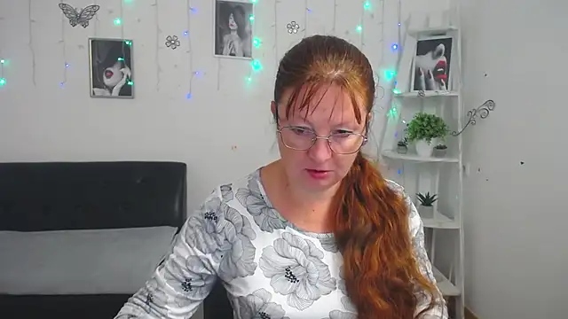 VanessaHotts online show from 09.13.25