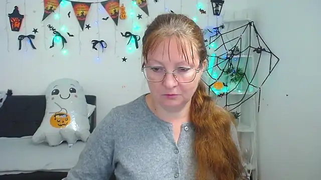 VanessaHotts online show from 10.18.25