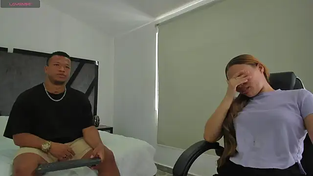 Snapshot of AnnieAndStefan chatting on 07.06.26 AnnieAndStefan online show from 07.06.26