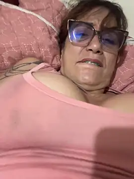 lonely shewolf online show from 10.25.25