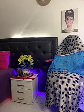 lonely shewolf online show from 12.15.25