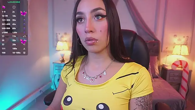 Snapshot of maggietime chatting on 12.12.24 maggietime online show from 12.12.24