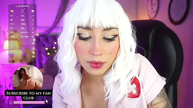 Snapshot of maggietime chatting on 01.09.25 maggietime online show from 01.09.25