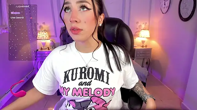 Snapshot of maggietime chatting on 01.28.25 maggietime online show from 01.28.25