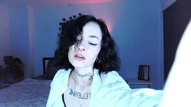 Snapshot of pale_skin chatting on 12.21.25 pale skin online show from 12.21.25