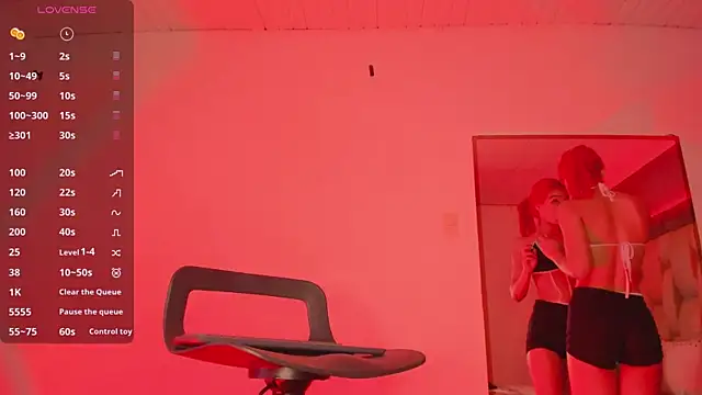 Snapshot of Emmily_Savage chatting on 01.14.25 Emmily Savage online show from 01.14.25