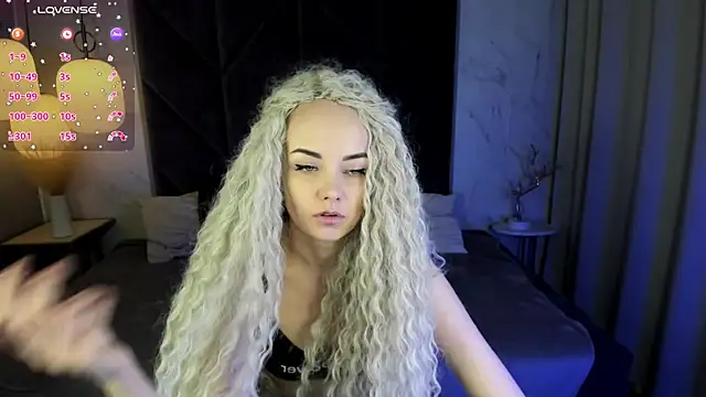 StephanieSweety online show from 03.17.25