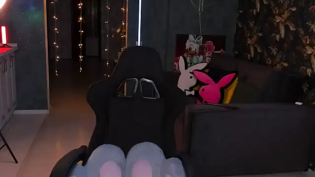 Snapshot of Blckmirrorr chatting on 01.02.25 Blckmirrorr online show from 01.02.25