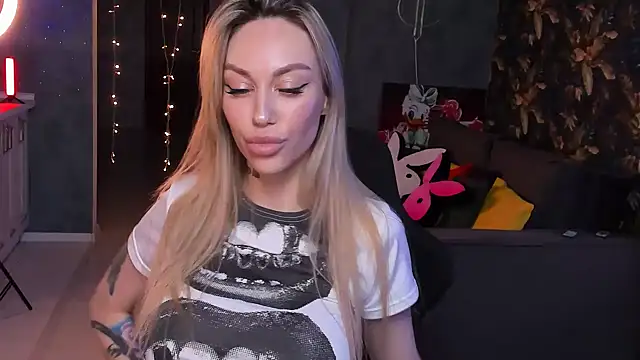 Snapshot of Blckmirrorr chatting on 01.23.25 Blckmirrorr online show from 01.23.25