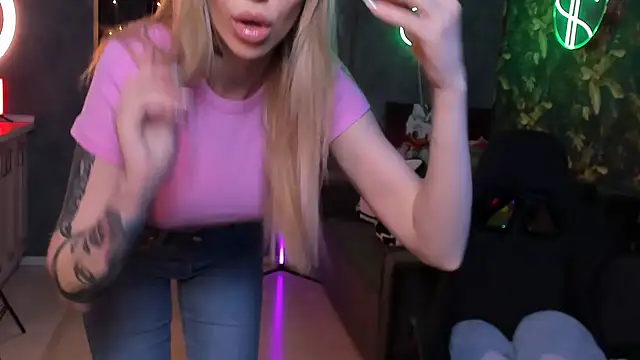 Snapshot of Blckmirrorr chatting on 01.26.25 Blckmirrorr online show from 01.26.25