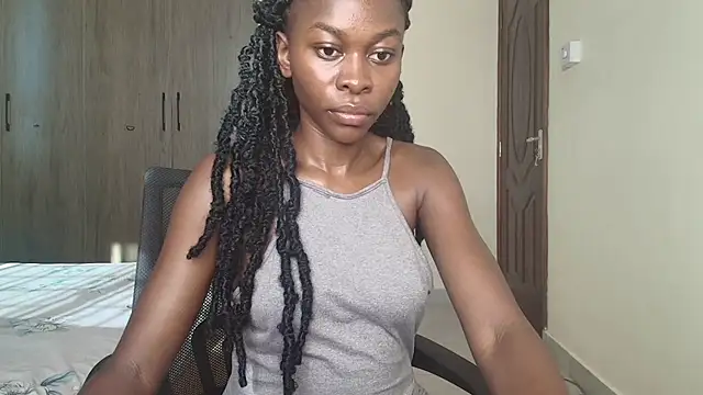 Snapshot of queen_heather chatting on 03.20.25 queen heather online show from 03.20.25