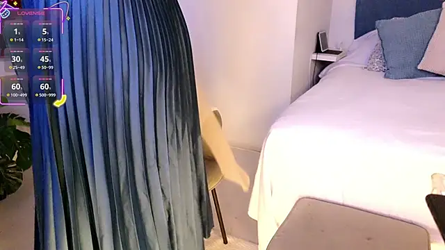 Snapshot of missmiamore chatting on 10.08.25 missmiamore online show from 10.08.25