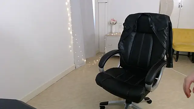 Crystal-dreamt online show from 10.10.25