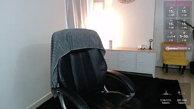 Crystal-dreamt online show from 04.06.26