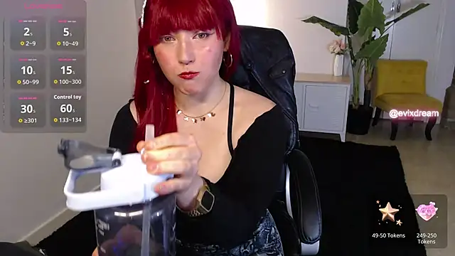 Snapshot of Crystal-dreamt chatting on 05.17.26 Crystal-dreamt online show from 05.17.26