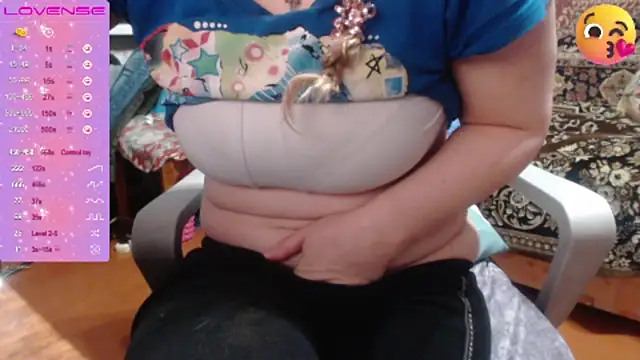 Snapshot of sweetbbabe chatting on 10.31.25 sweetbbabe online show from 10.31.25