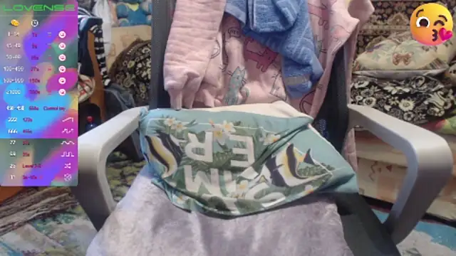 Snapshot of sweetbbabe chatting on 11.29.25 sweetbbabe online show from 11.29.25