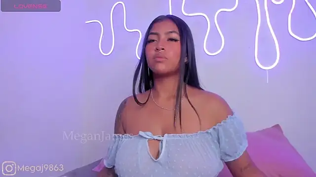 meganjames1 online show from 02.20.25