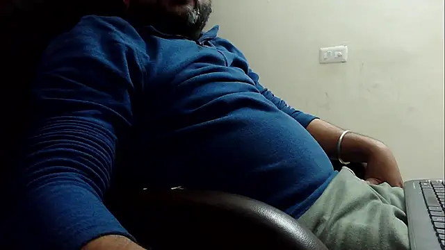 Snapshot of rentarob chatting on 01.21.25 rentarob online show from 01.21.25