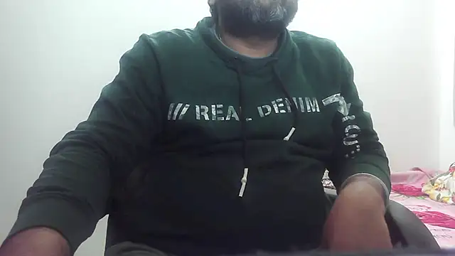 Snapshot of rentarob chatting on 02.04.25 rentarob online show from 02.04.25