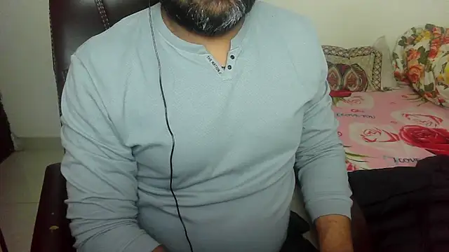 Snapshot of rentarob chatting on 02.11.25 rentarob online show from 02.11.25