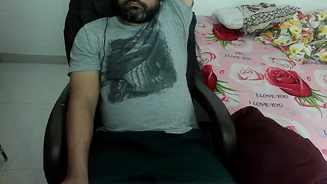 Snapshot of rentarob chatting on 02.12.25 rentarob online show from 02.12.25